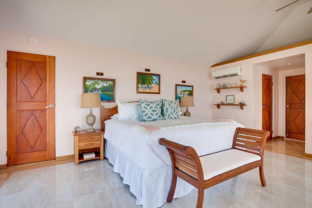 Royal Belize Hotel Thatch Caye Екстериор снимка