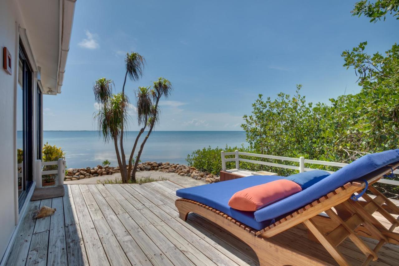 Royal Belize Hotel Thatch Caye Екстериор снимка