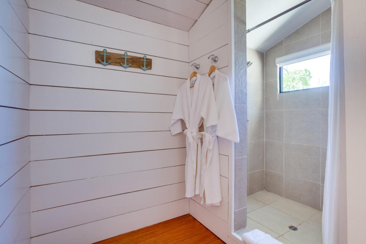 Royal Belize Hotel Thatch Caye Екстериор снимка