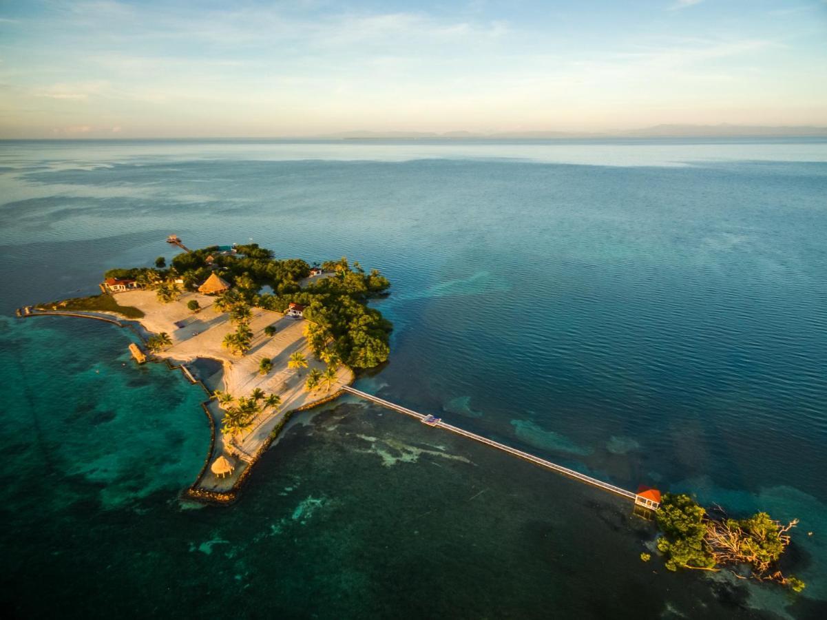 Royal Belize Hotel Thatch Caye Екстериор снимка
